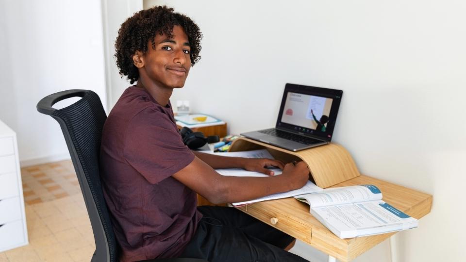 Benefits of Quitting Weed include physical improvements in lung and cardiovascular health.