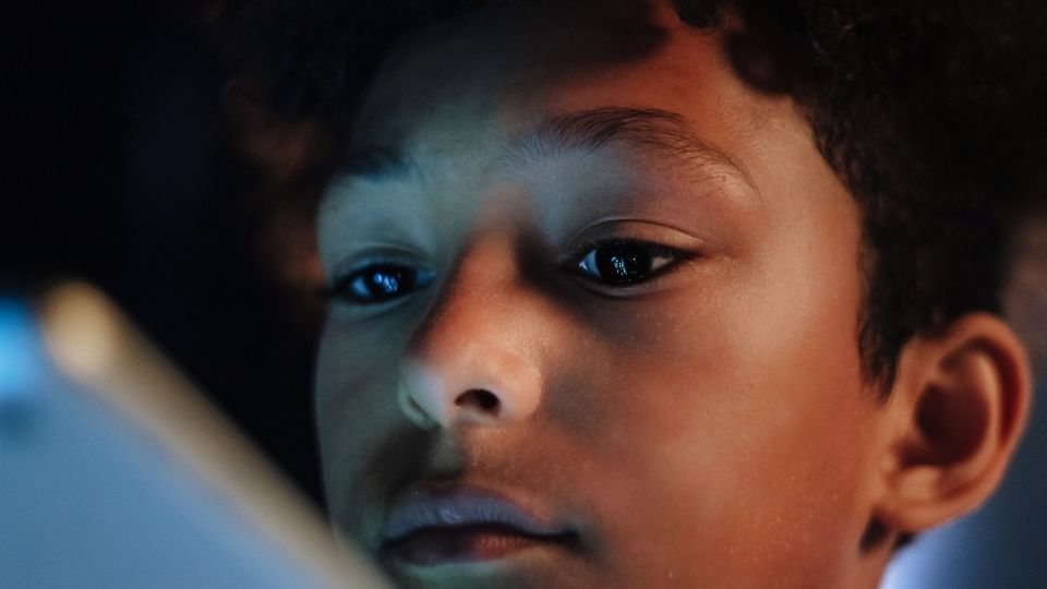 Signs of Cocaine Use in Teens hero image of a teen boy looking down at his phone